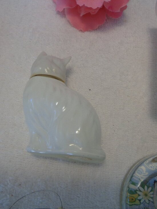 OLD & EARLY HAIRBRUSH VINTAGE CUP 70S PAPERWEIGHT AVON CAT LOOSE RHINE LOT